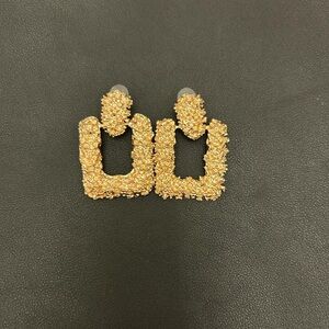Elegant Gold Textured Earrings